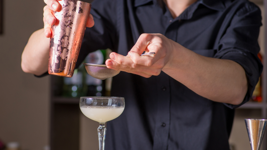 6 insider tips for choosing the best bartending service for your next event